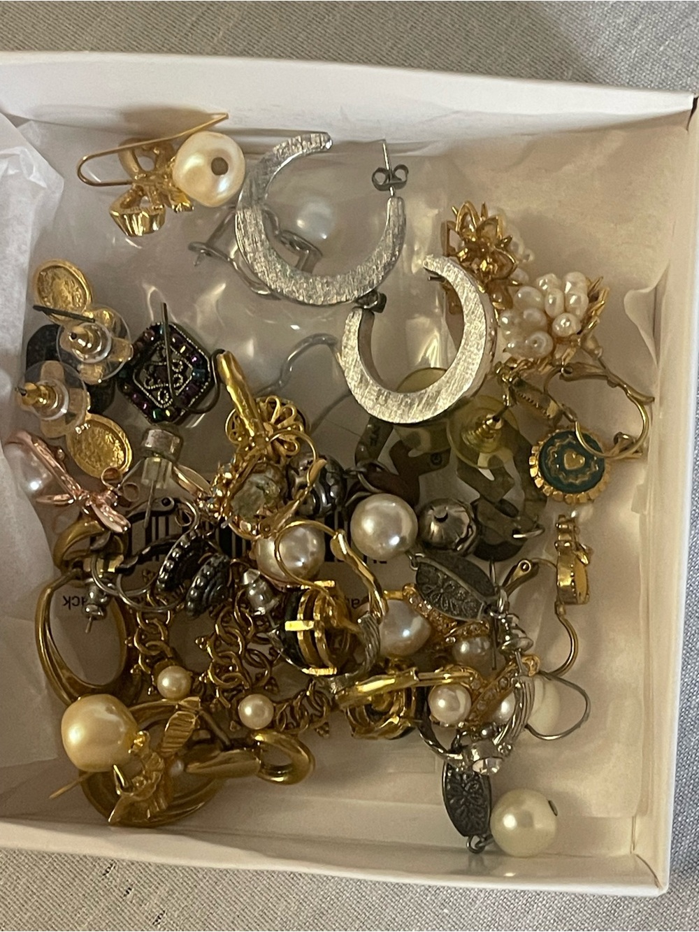 Mixed Pearl and Metal Women's Earring Set - Gold & Silver Tones 18 pairs